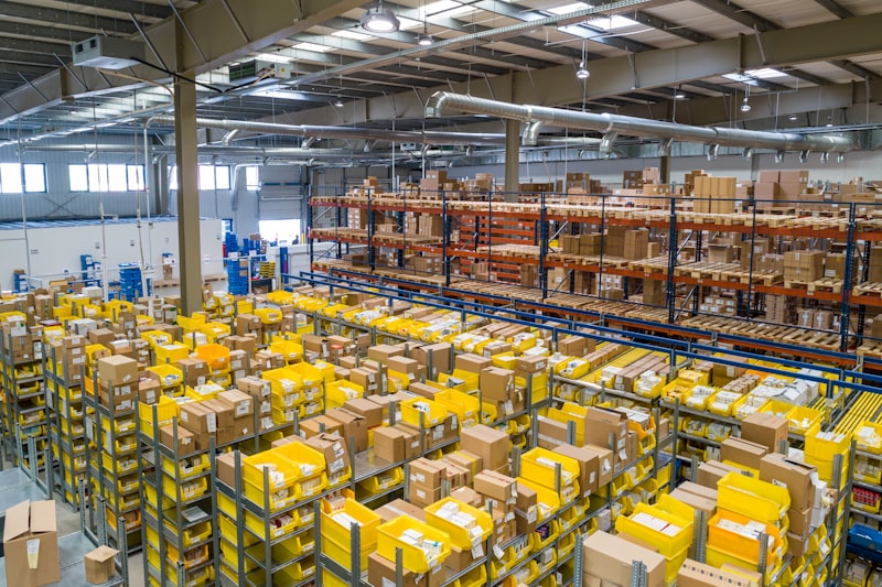 Limpieza de bodega industrial y centro de distribución